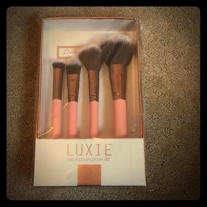 Luxie face complexion set